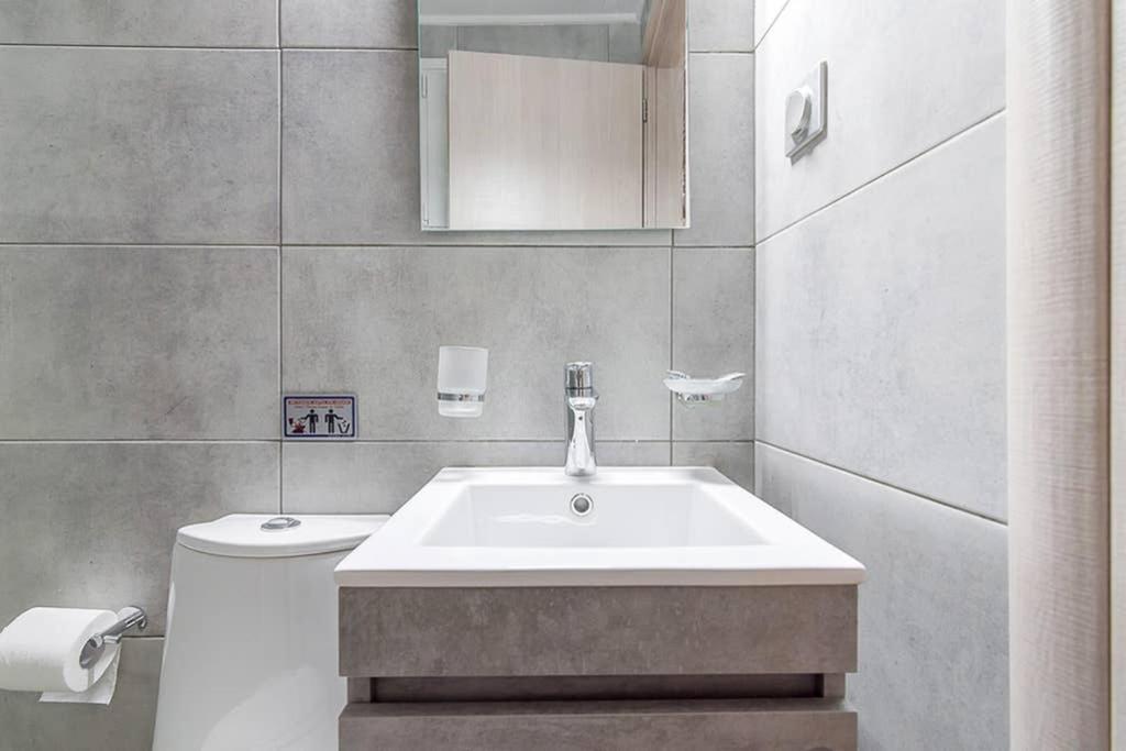 Bright Apartment For 6 Ppl In Athen Eksteriør bilde